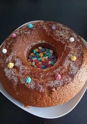 A picture of Yogurt sponge cake.