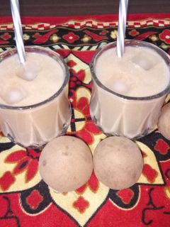 ચીકુ મિલ્ક શેક (Chikoo Milk Shake Recipe In Gujarati) રેસીપી મુખ્ય ફોટો