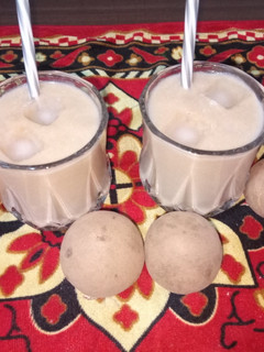 ચીકુ મિલ્ક શેક (Chikoo Milk Shake Recipe In Gujarati) રેસીપી મુખ્ય ફોટો
