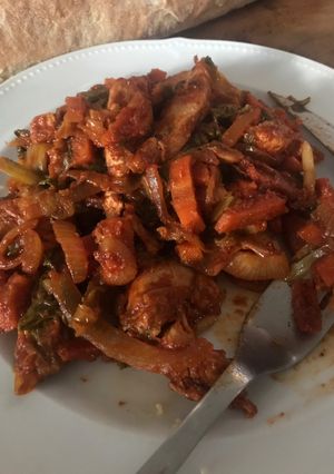 Une photo de Salade au poulet chaude