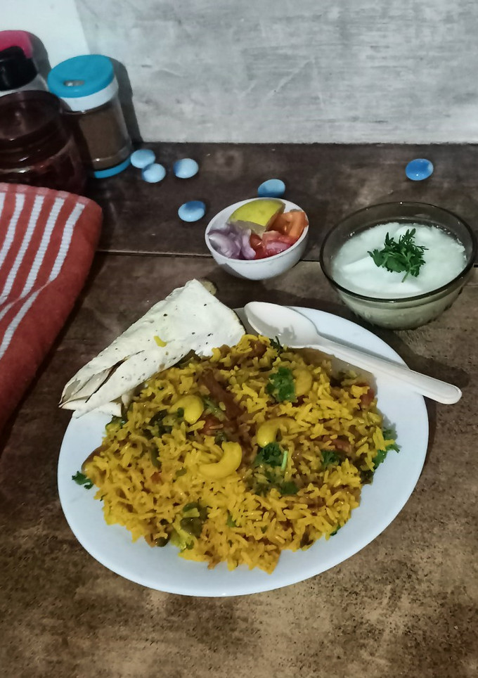 અવધી પુલાવ (Awadhi Pulao Recipe In Gujarati) રેસીપી મુખ્ય ફોટો