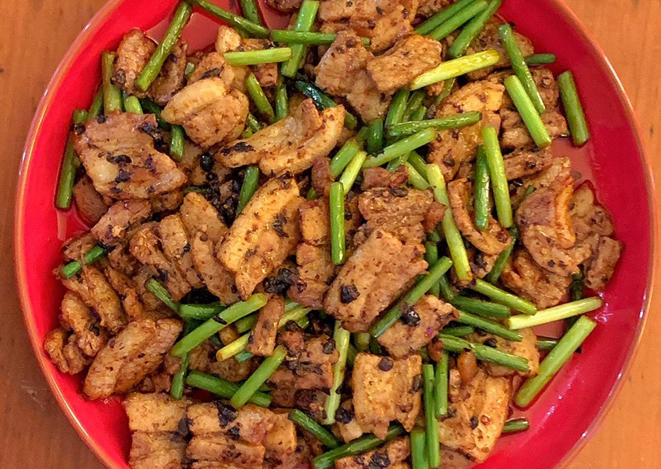 Salt fried pork with garlic stems