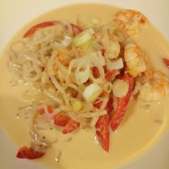 A picture of Thai prawn and noodle soup.