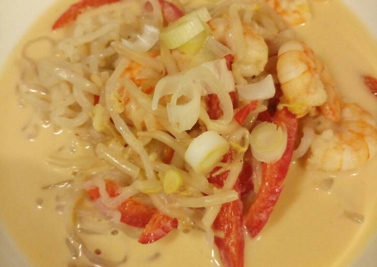 Recipe of Quick Thai prawn and noodle soup