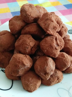 Una foto de Trufas heladas de café y chocolate