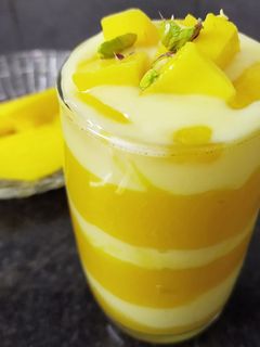 मैंगो कस्टर्ड पुडिंग (Mango custard pudding recipe in hindi) रेसिपी मुख्य फोटो