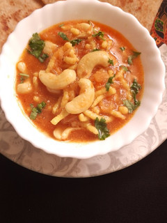 કાજુ ગાંઠિયા નું શાક (Kaju Ganthiya Shak Recipe In Gujarati) રેસીપી મુખ્ય ફોટો