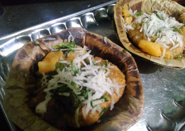 Recipe of Quick Kachori with aalu sabzi