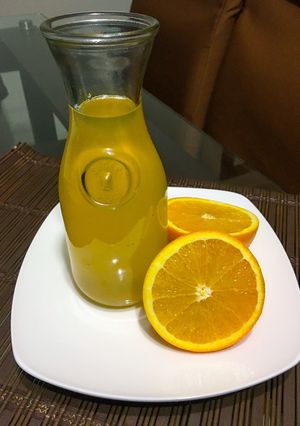 Una foto de Orange simple syrup (Jarabe de Naranja)
