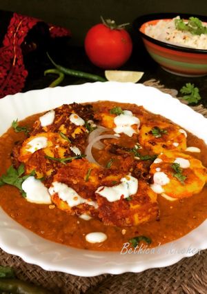 A picture of Achari Paneer Tikka Masala.