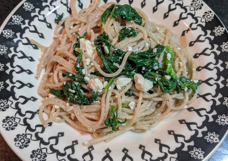 Macarrão com espinafre e tofu