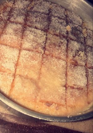 صورة لوصفة كيكة جوز الهند مع الصوص خفيفه ولذيذه جداً💕