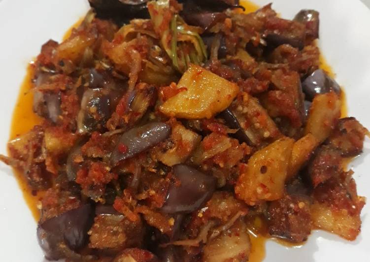 Cara Membuat Balado Kentang Teri Terong yang Renyah