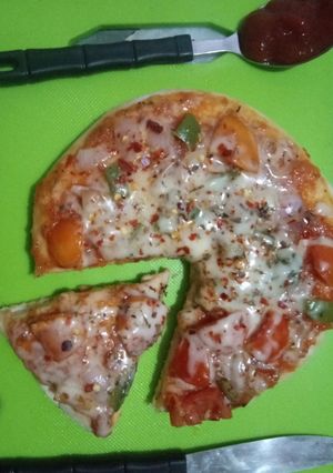 પીઝા(pizza Recipe in Gujarati) રેસીપી મુખ્ય ફોટો