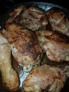 Una foto de Pollo asado al sartén 😋