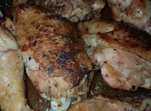 Una foto de Pollo asado al sartén 😋