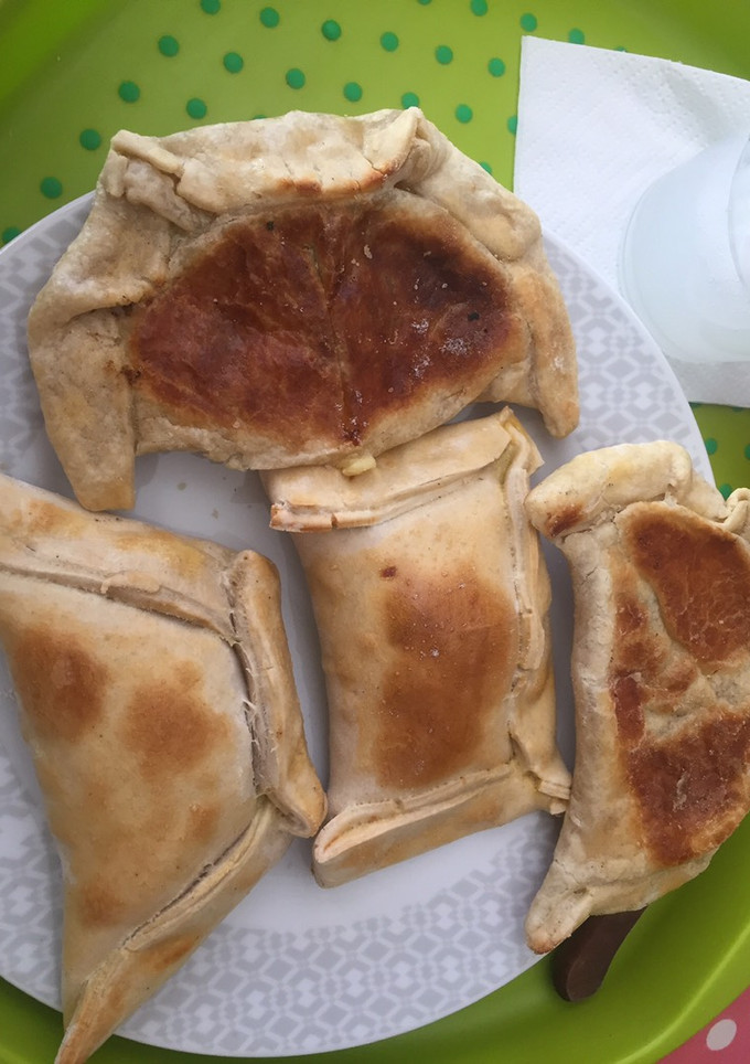 Una foto de Empanadas Pino y Jamón - Queso en masa tradicional Empanada champiñón queso en masa de hoja