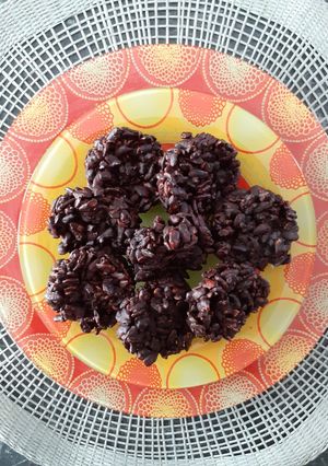 Une photo de Biscuits au Riz Soufflés, Chocolat Noir et Pralin / Healthy