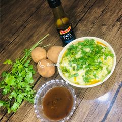A picture of Mashed potato with brown gravy sauce🍽🥔.