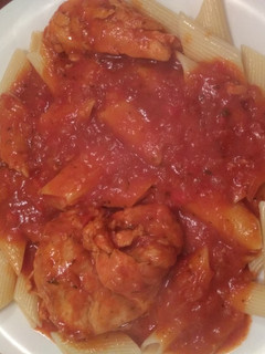 Una foto de Estofado de pollo. Al estilo de mi tía 🇮🇹
