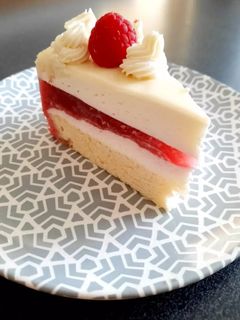 Málnás fehércsokis torta recept fotója
