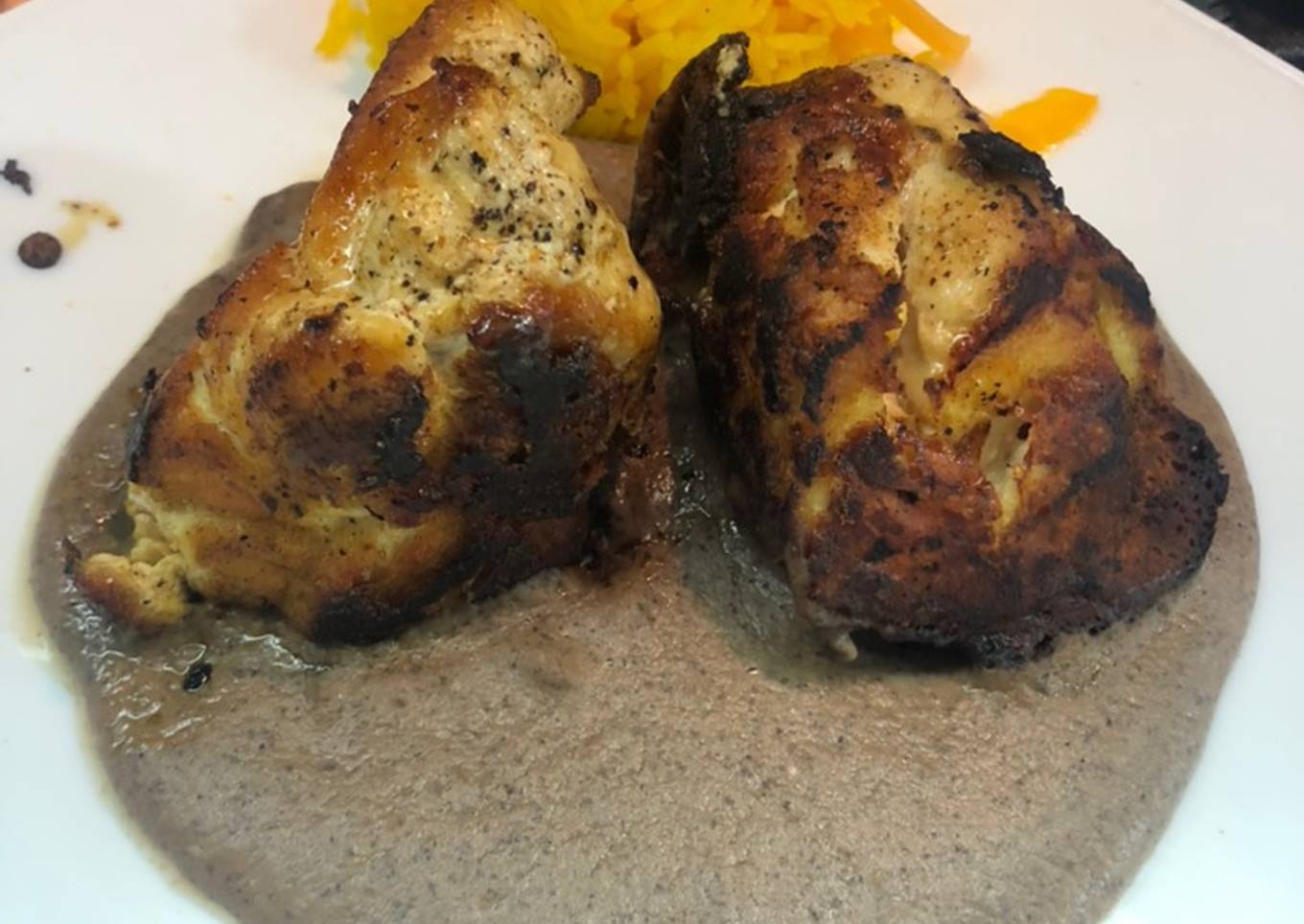 Pollo en salsa de frijol negro a la Sonorense