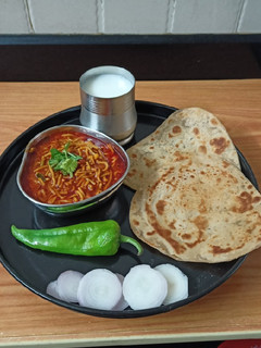 સેવ ટામેટાં નું શાક (Sev Tameta Shak Recipe In Gujarati) રેસીપી મુખ્ય ફોટો