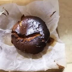 A picture of Basque burnt cheesecake.