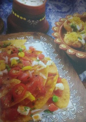 A picture of Khakra chaat.