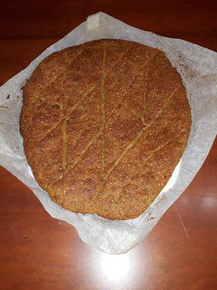 Una foto de Falsa chapata con verduras y semillas. Pan saludable