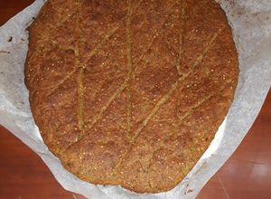 Una foto de Falsa chapata con verduras y semillas. Pan saludable