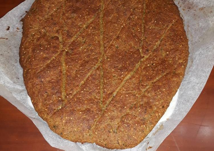 Falsa chapata con verduras y semillas. Pan saludable