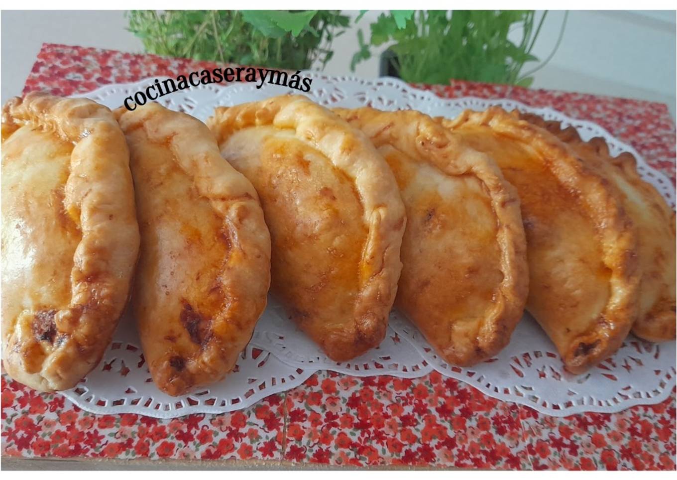 Empanadillas de pisto y chorizo picante