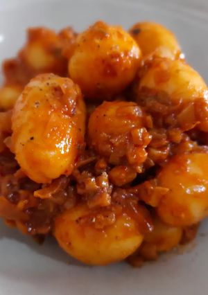 Foto principal de Patatas Paris con sofrito de calamar