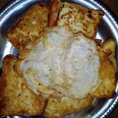 A picture of Shallow frying egg bread.