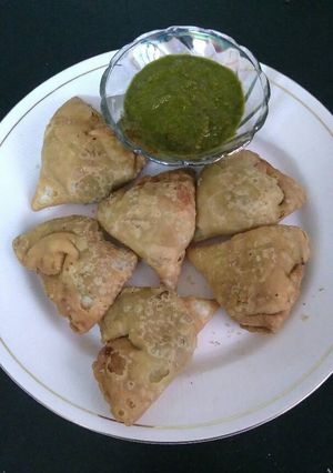 A picture of Veg crisp samosa.