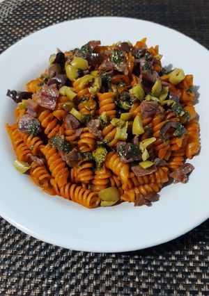 Una foto de Pasta a la puttanesca👩🍳Day