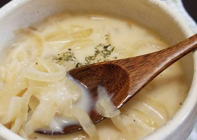 Trolley Zeeziekte regen Onion Milk Soup Recipe by Junquo M Hill - Cookpad