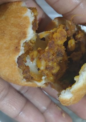 ખસ્તા કચોરી (Khasta Kachori Recipe In Gujarati) રેસીપી મુખ્ય ફોટો