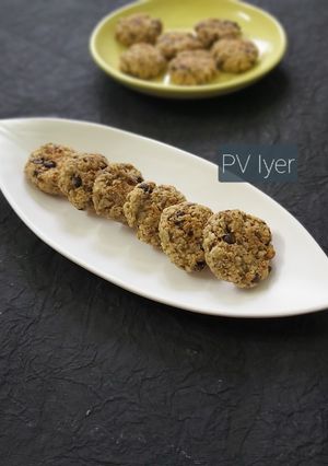 A picture of Oats Choco Chip Cookies for Weight Loss without oven.