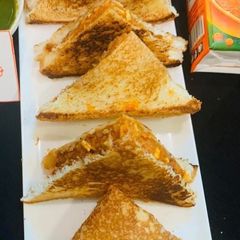 A picture of Potato Masala Sandwich.