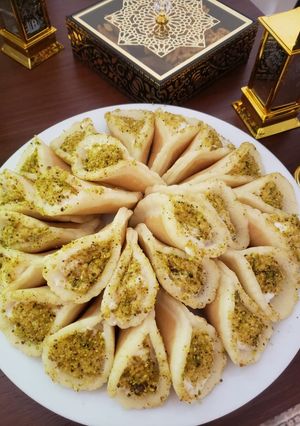 A picture of Atayef Asafiri.