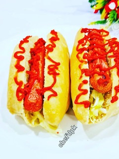 A picture of Hot dog buns.