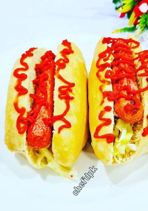 A picture of Hot dog buns.