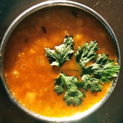 A picture of Lehsuni masoor daal.