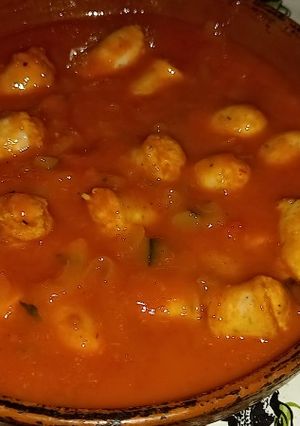 Una foto de Salchichas de pollo con pisto