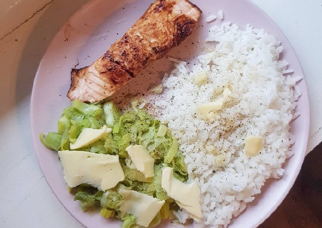 Saumon à la fondue de poireaux et riz