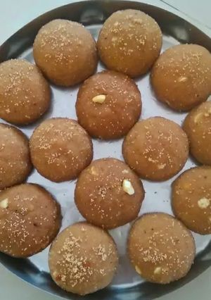 ચૂરમા રવા નાં લાડુ (Churma Rava Ladoo Recipe In Gujarati) રેસીપી મુખ્ય ફોટો