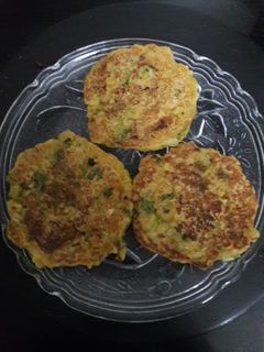 લેફ્ટઓવર ભાતના શેકલા રેસીપી મુખ્ય ફોટો