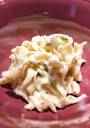 A picture of Cheesy Buttered Egg Noodles.